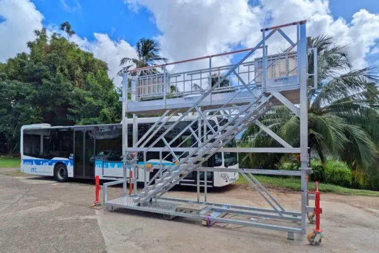 Rampe escalier pour la maintenance des bus Tisséo