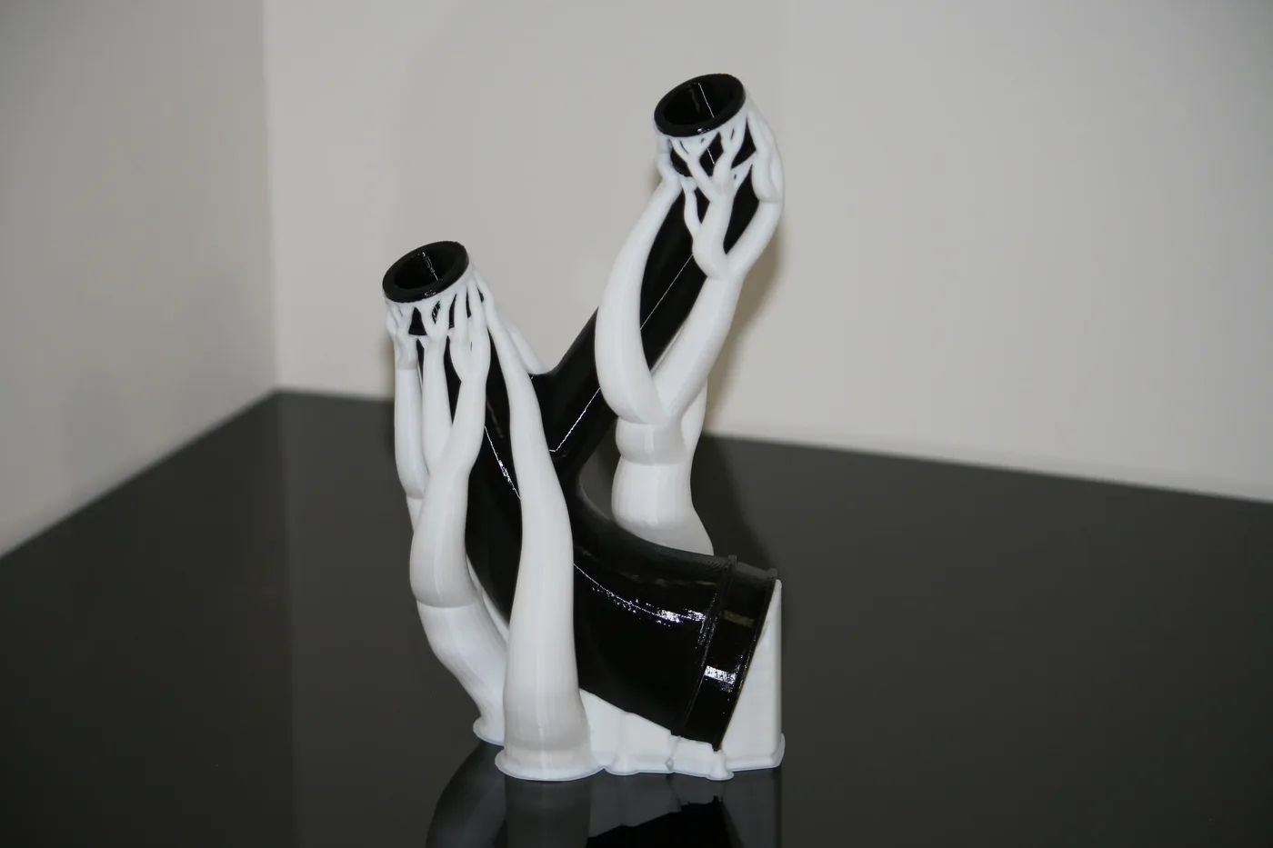 Pièce de grande dimension imprimée en 3D FDM, bi-matière noir et blanc